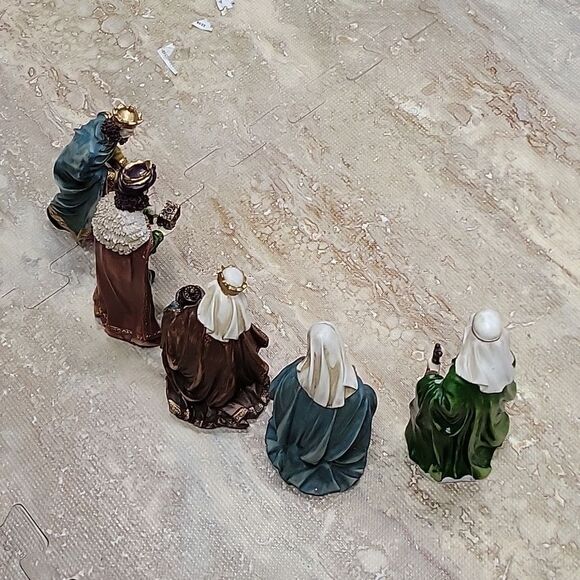 DECOR SET OF 5 XMAS STATUES IN NEW CONDITION JOE, MARY, 3 WISE MEN 5-6" HIGH - Picture 4 of 4